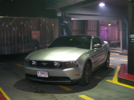 silver Ford Mustang