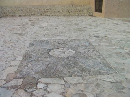 Bithnah Fort 5 stone work in a flower design