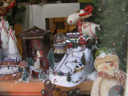 Ski Slope store window display including an animated ski slope