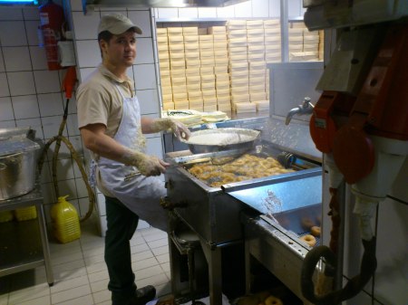 Donuts man making donuts