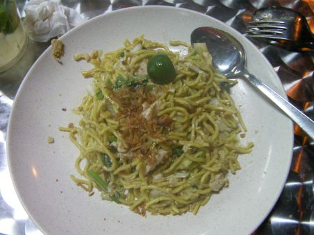noodles, chicken, garlic, onions