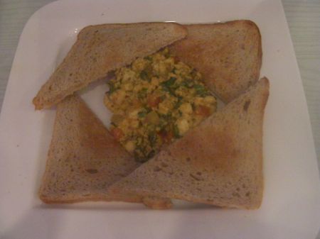 toast and scrambled paneer