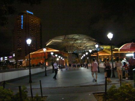 Clarke Quay 3 bridge over the river