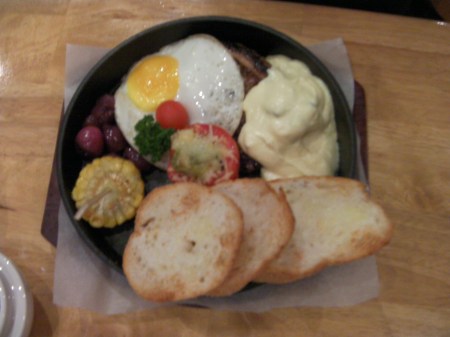 steak, egg, toast, corn, onion, tomato breakfast