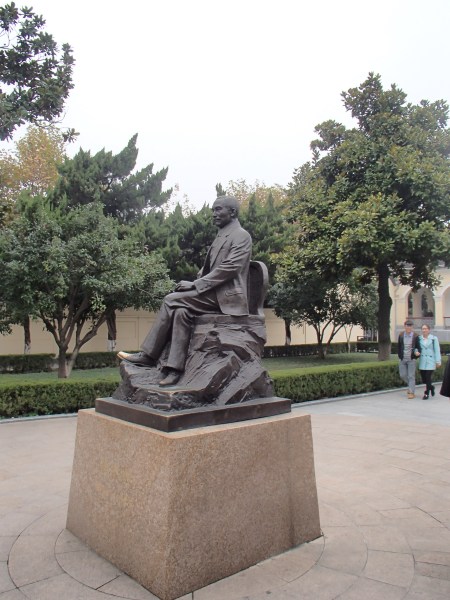 statue of Sun Yat Sen