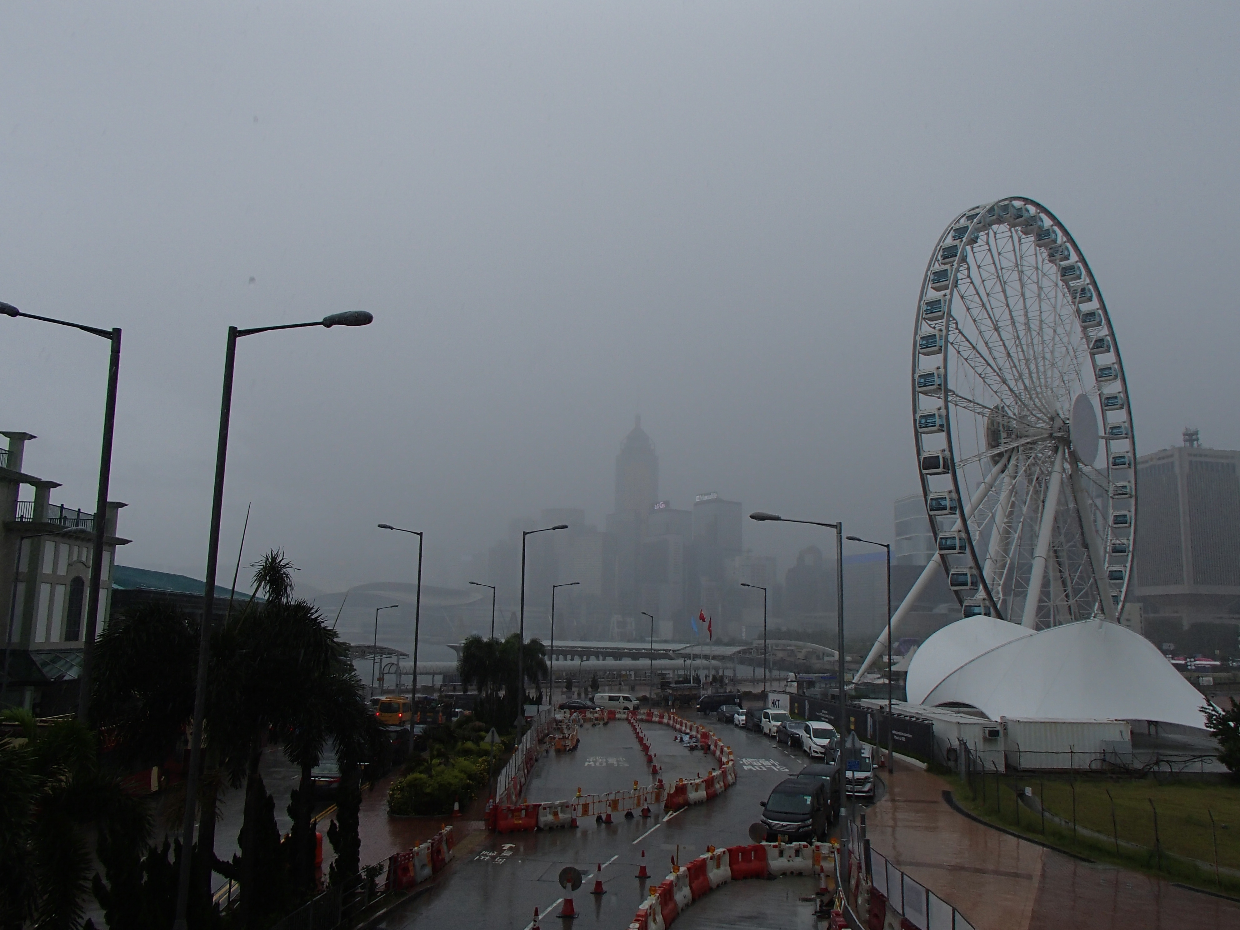 Hong Kong Observation Wheel and heavy rain