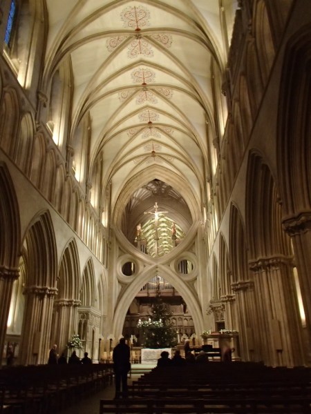 cathedral sanctuary with vaulted ceiling and scissor shaped arch