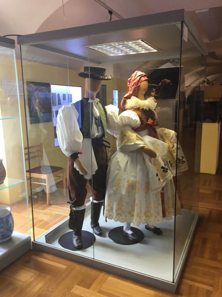 two mannequins with Moravian costumes